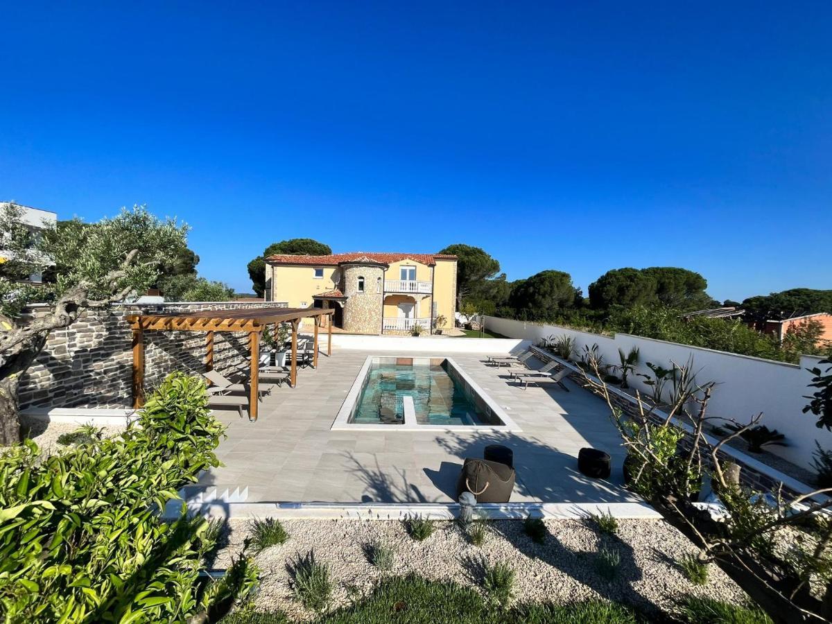 Olivea Luxury Suites Fažana Kültér fotó